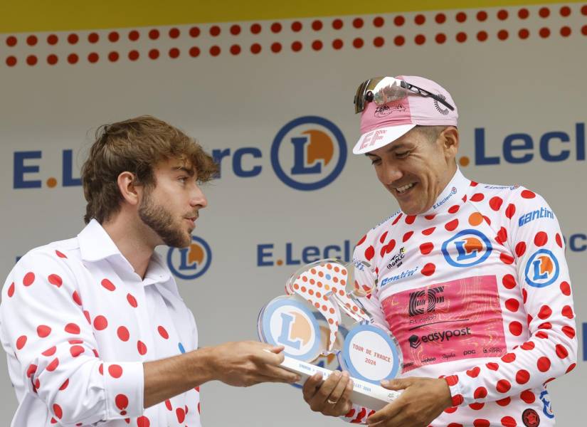 Richard Carapaz fue premiado como el ciclista más combativo de la etapa 19 del Tour de Francia.