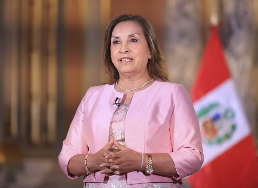 Fotografía cedida por el Palacio de Gobierno de Perú de la presidenta peruana, Dina Boluarte, durante un discurso televisado, en Lima (Perú).