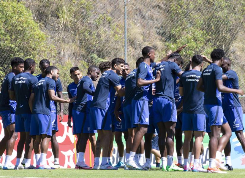 Los jugadores de la selección ecuatoriana de fútbol realizaron sus entrenamientos en Ecuador antes de enfrentar a Brasil por las Eliminatorias.