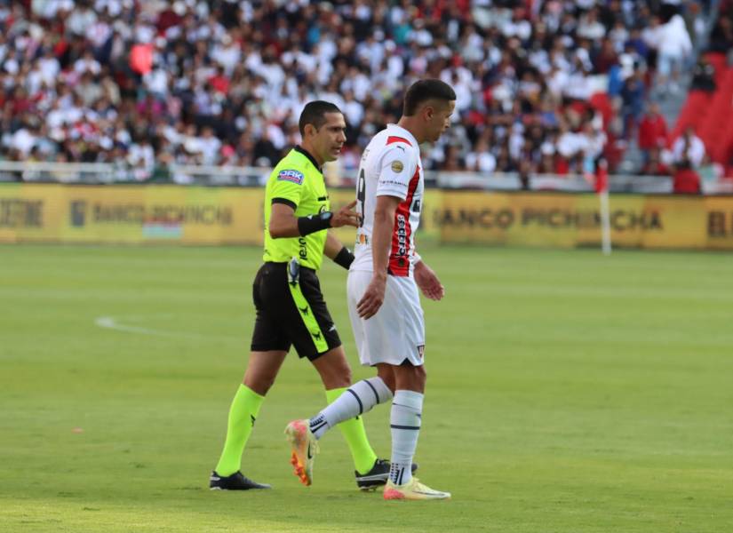 Alex Arce, delantero de Liga de Quito, en el partido contra Independiente del Valle