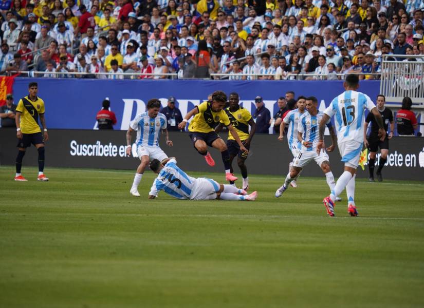 Argentina le ha cortado los ataques a la selección de Ecuador.