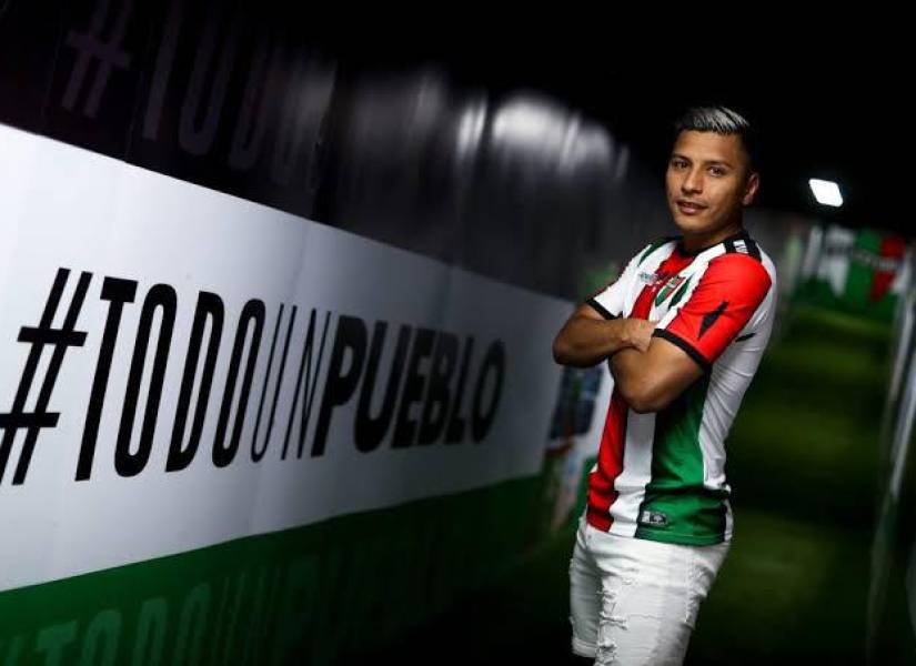 Dilan Zúñiga luce la camiseta de Palestino (Chile)