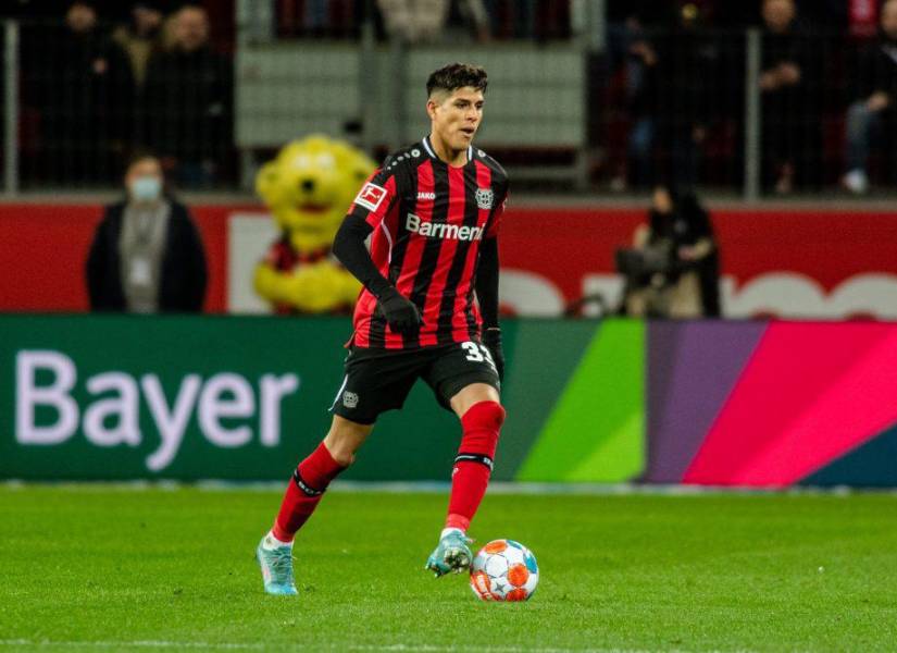 El Bayer Leverkusen está abierto para vender a Piero Hincapié.