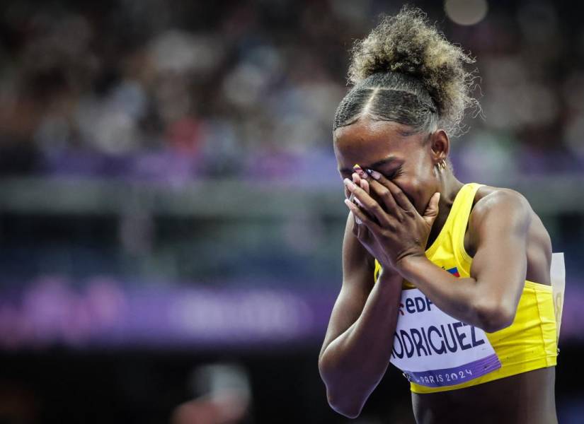 Kiara Rodríguez celebra su medalla de oro en los 100 metros planos en los Juegos Paralímpicos de París 2024