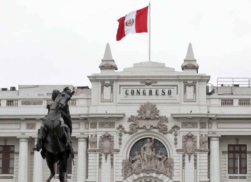 El Congreso peruano ha citado a declarar el 26 de diciembre de 2024 a un exfuncionario sospechoso de haber montado una red de prostitución en el Parlamento, según un informe periodístico.