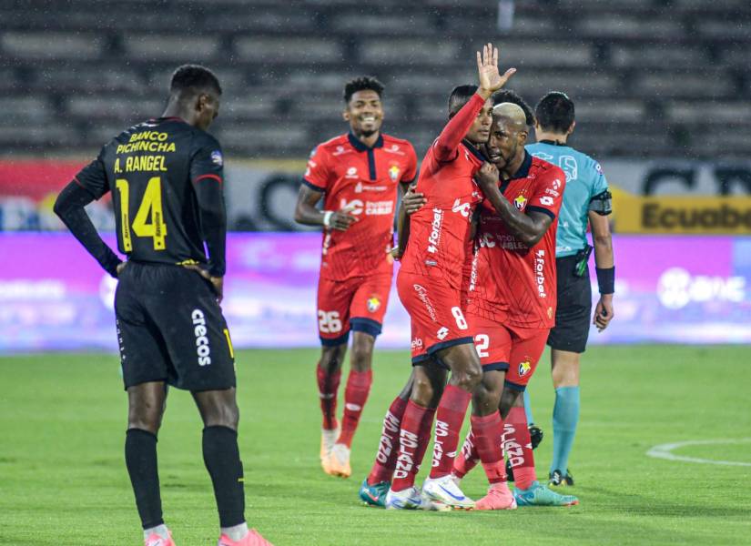 El Nacional goleó 3-0 a Barcelona SC en su último enfrentamiento.