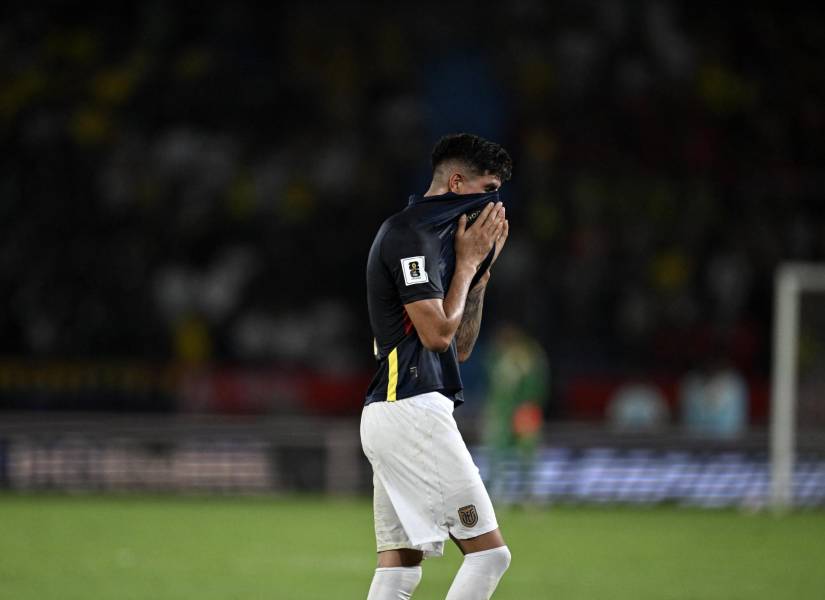 Piero Hincapié jugó con Ecuador ante Colombia en las Eliminatorias Sudamericanas.