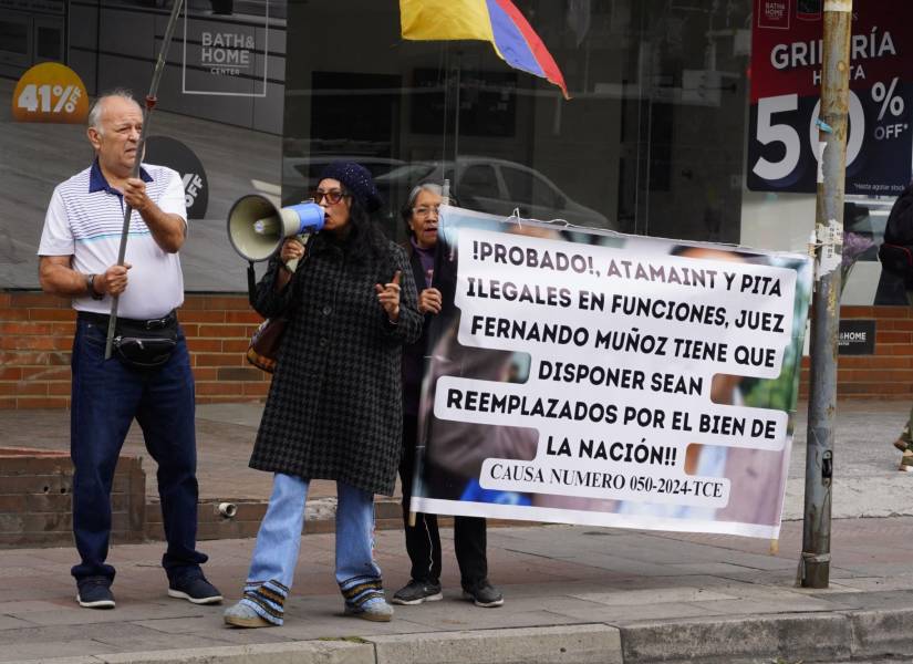 Manifestantes se concentraron en los exteriores del CNE.