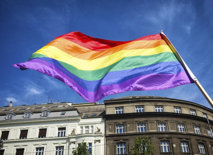Imagen referencial de una bandera de la comunidad LGBTIQ+.