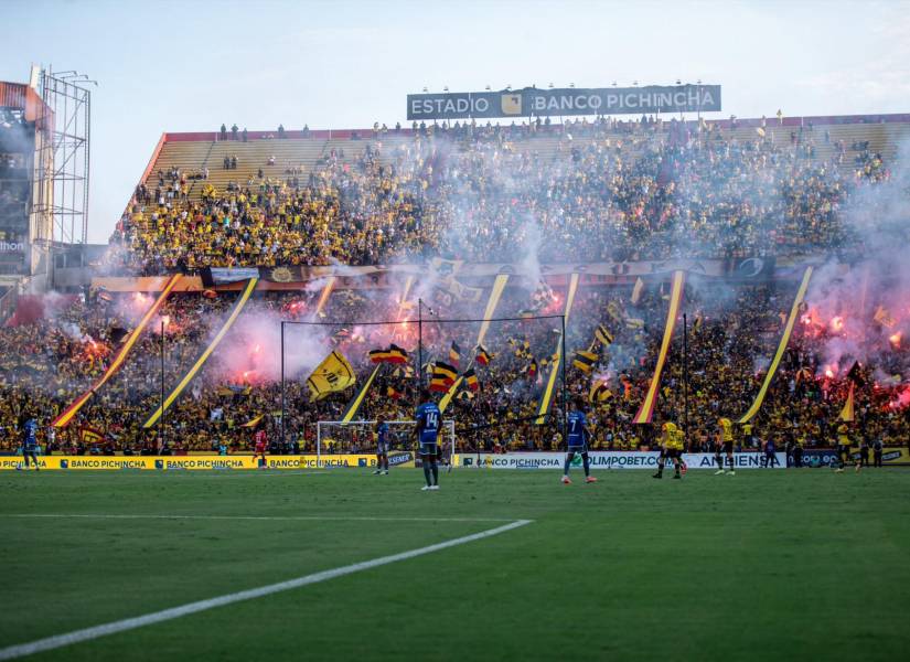 Hinchas de Barcelona en el último Clásico del Astillero contra Emelec.