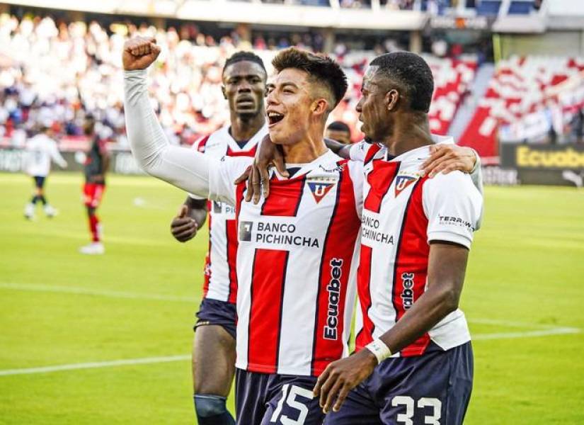 Jugadores de Liga de Quito celebrando un gol.