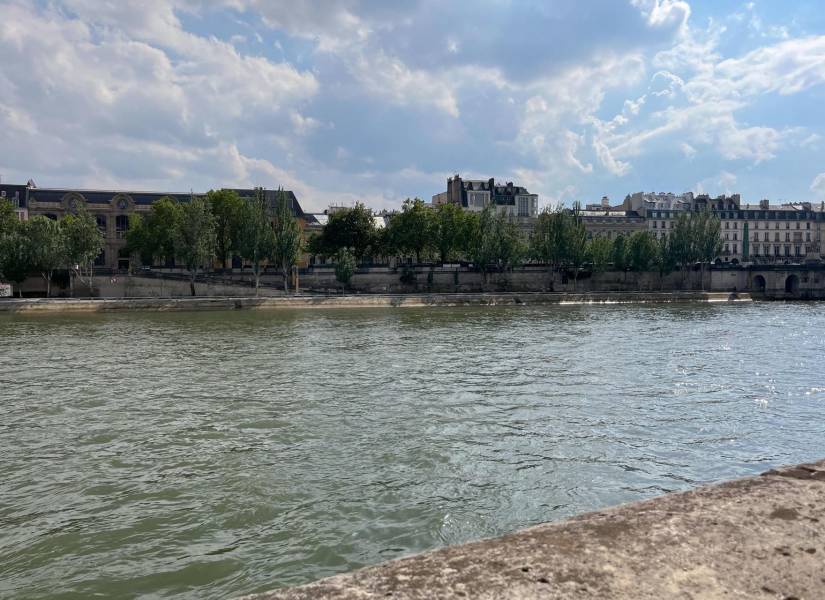 Así se ve el río Sena, después de las pruebas para ser las condiciones del agua.