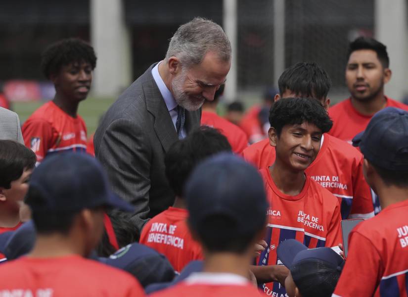 Inauguración de una nueva escuela del Atlético de Madrid en Cuenca, Ecuador