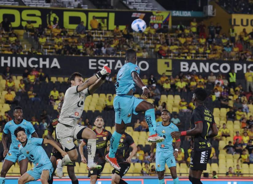 Barcelona SC no pudo romper el cerrojo defensivo de Libertad.