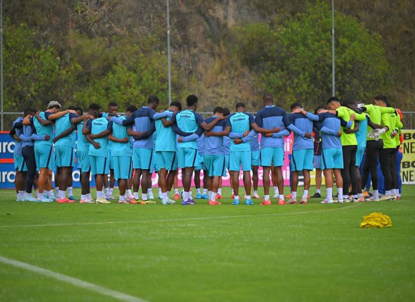 Jugadores de Ecuador durante un entrenamiento previo al partido de Uruguay por Eliminatorias