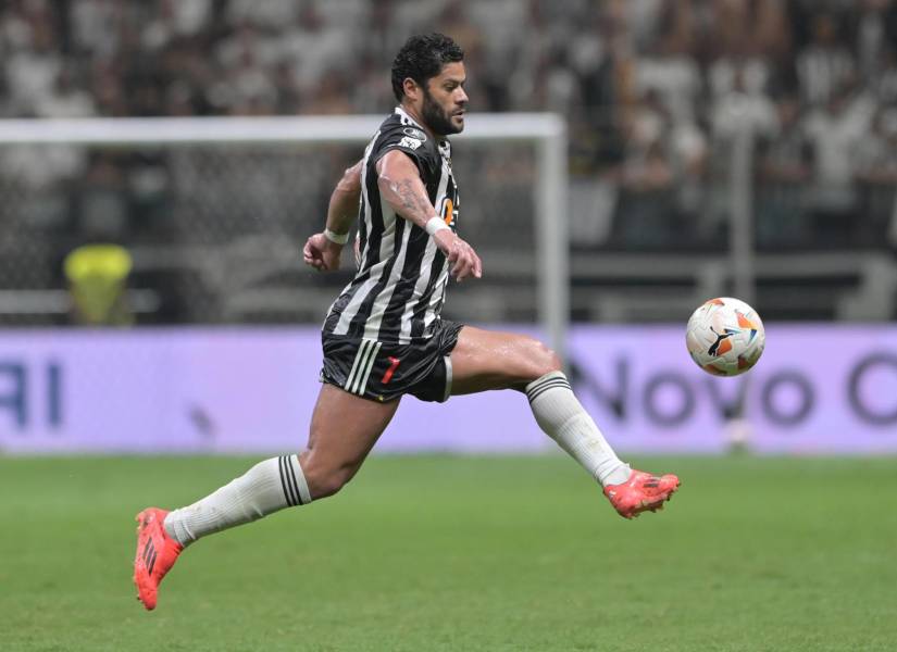 Hulk lidera el ataque del Atlético Mineiro de Alan Franco.