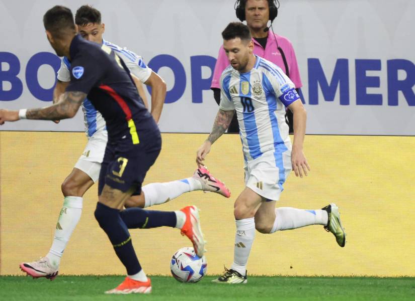 Piero Hincapié destacó con la selección de Ecuador ante Argentina en la Copa América 2024.