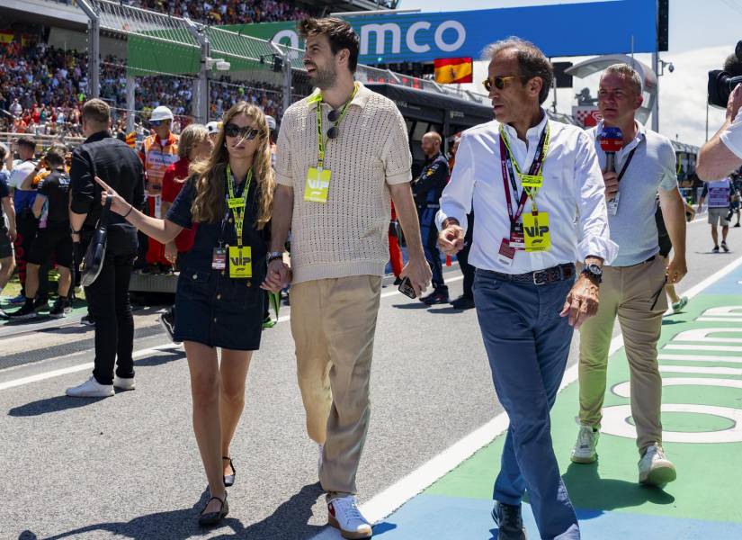 MONTMELÓ (BARCELONA), 23/06/2024.- El exfutbolista Gerard Piqué (c) y su pareja, Clara Chía (i), asisten al Gran Premio de España de Fórmula 1. EFE/ Siu Wu