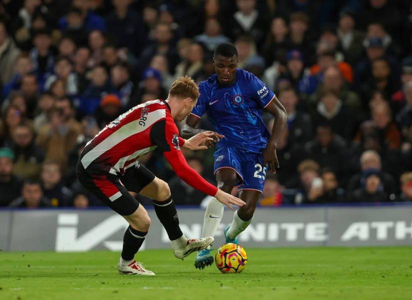 Moisés Caicedo fue una de las figuras del Chelsea ante el Brentford en la Premier League.