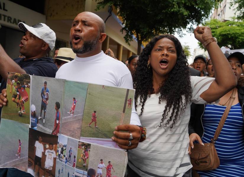 Guayaquil, lunes 23 de diciembre del 2024. En los exteriores de la Fiscalía del Guayas.