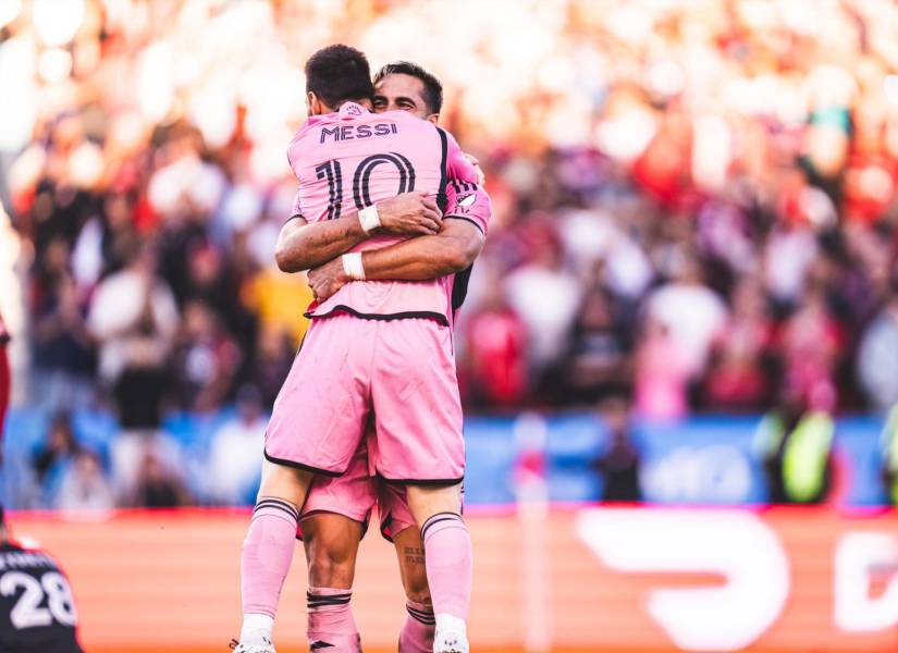 Lionel Messi celebró con Leonardo Campana su gol del Inter Miami.