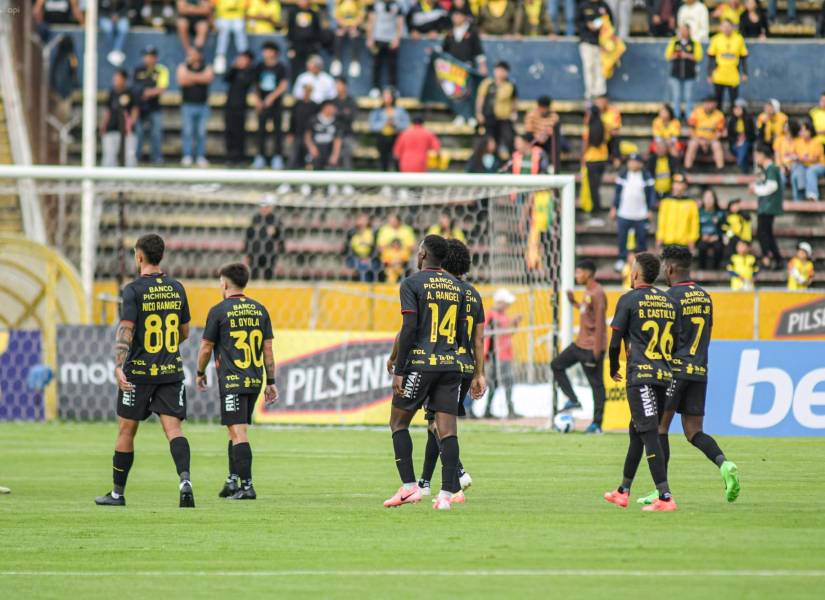 Barcelona SC fue goleado por El Nacional y los jugadores fueron recibidos en Guayaquil por insultos.