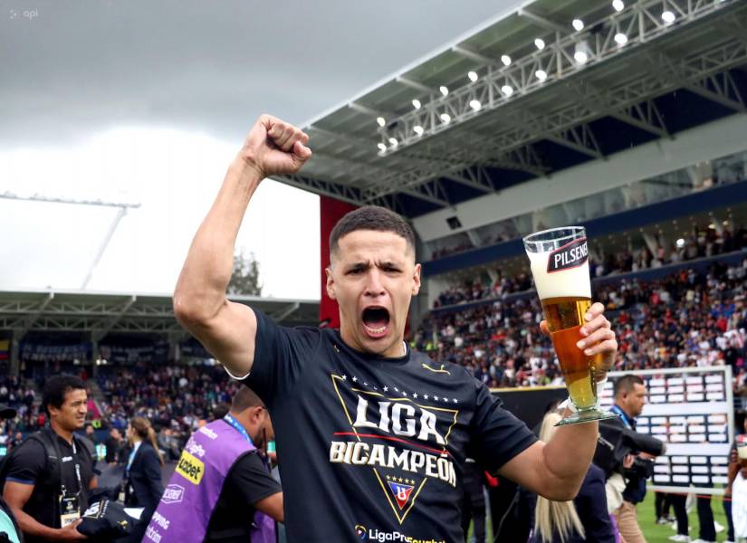 Alex Arce celebra su título con Liga de Quito