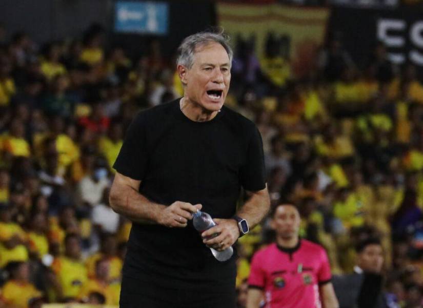 El entrenador Ariel Holan en un partido con el Barcelona SC