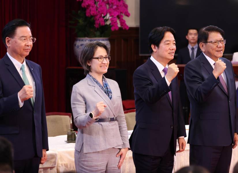 Presidente de Taiwan William Lai y Vicepresidente Hsiao Bi-khim (2-L)