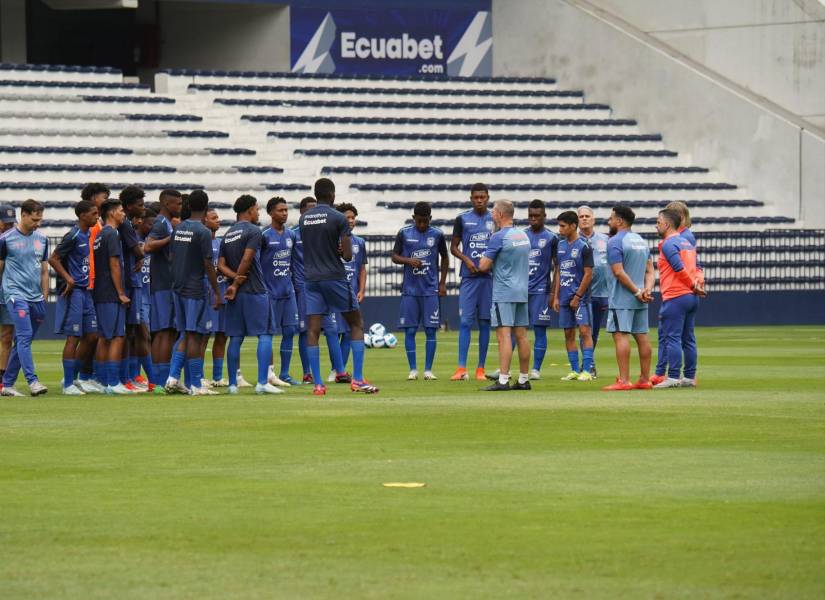 Los jugadores sub 15 entrenaron como sparrings con Sebastián Beccacece.