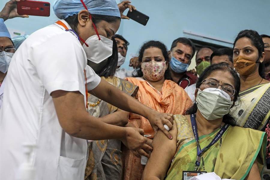 India arranca campaña de vacunación contra el COVID-19