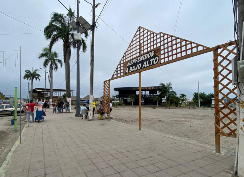 La playa Bajo Alto, perteneciente al cantón El Guabo, en la provincia de El Oro, fue cerrada al público este domingo 19 de mayo.