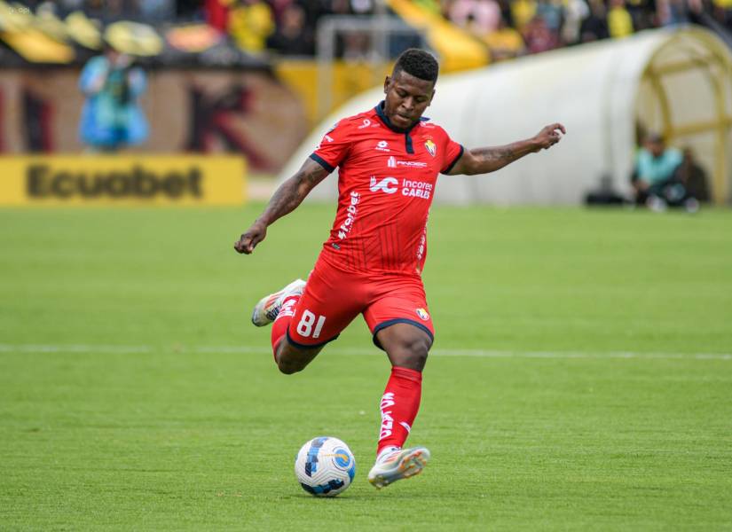 Fidel Martínez y Gabriel Cortez fueron las figuras de El Nacional en la victoria ante Barcelona SC.