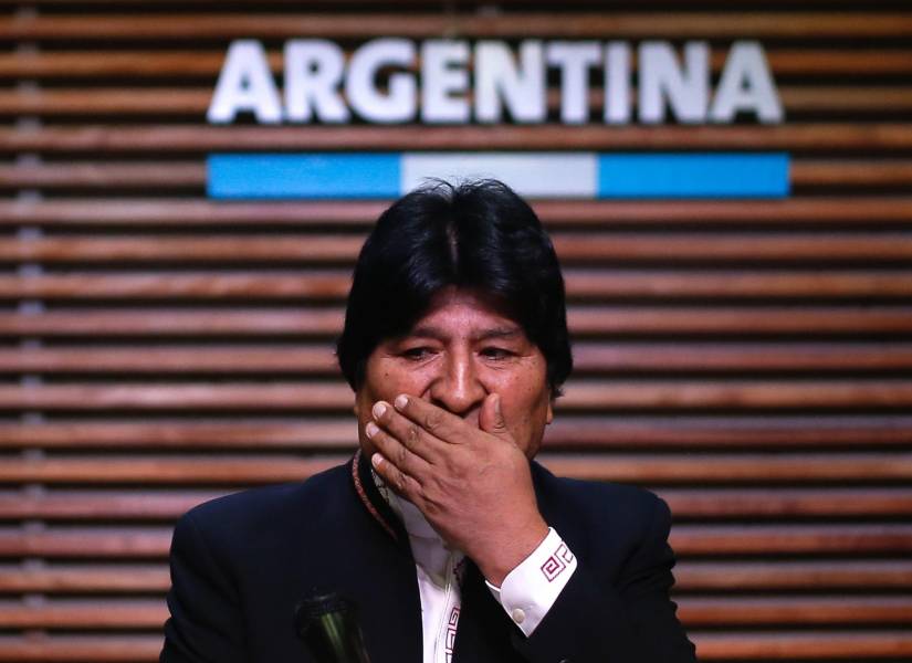 Fotografía de archivo del expresidente de Bolivia Evo Morales hablando durante una rueda de prensa en Buenos Aires (Argentina).