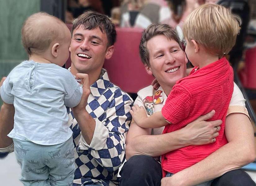 Imagen de archivo de Tom Daley, Dustin Lance, y sus hijos.