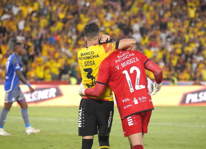 Víctor Mendoza y Luca Sosa celebraron la victoria de Barcelona SC en el Clásico del Astillero.