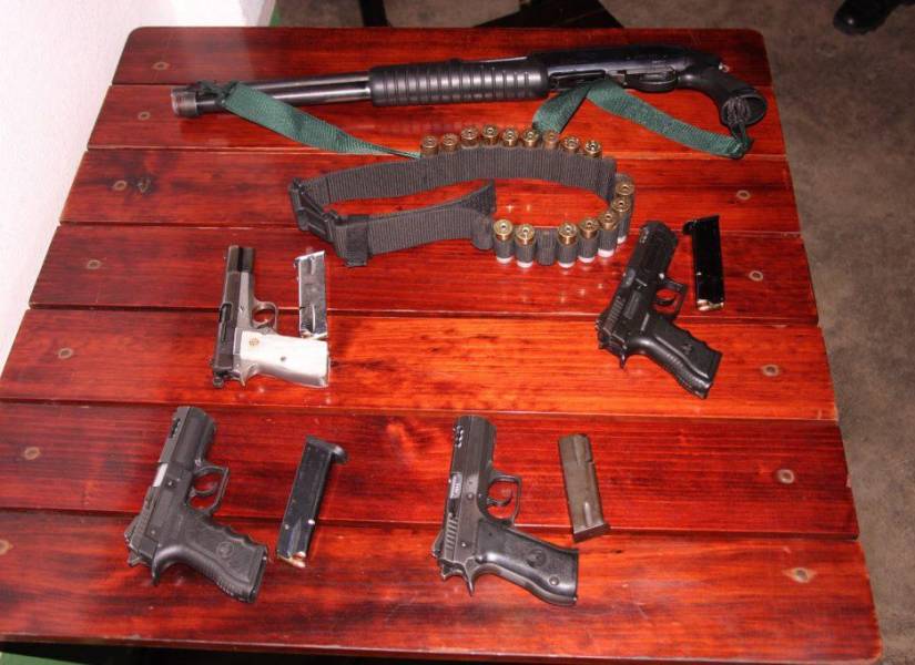 Armas incautadas por la PNC, de Guatemala, en 2016. Un fusil de asalto en buenas condiciones o nuevo puede costar entre US$ 1.200 y US$ 3.000 en el mercado negro.