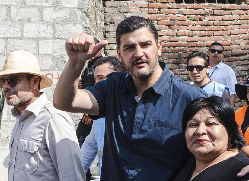 Imagen de Aquiles Álvarez recorriendo las calles de Flor de Bastión, sector del noroeste de Guayaquil, este 12 de julio del 2024.