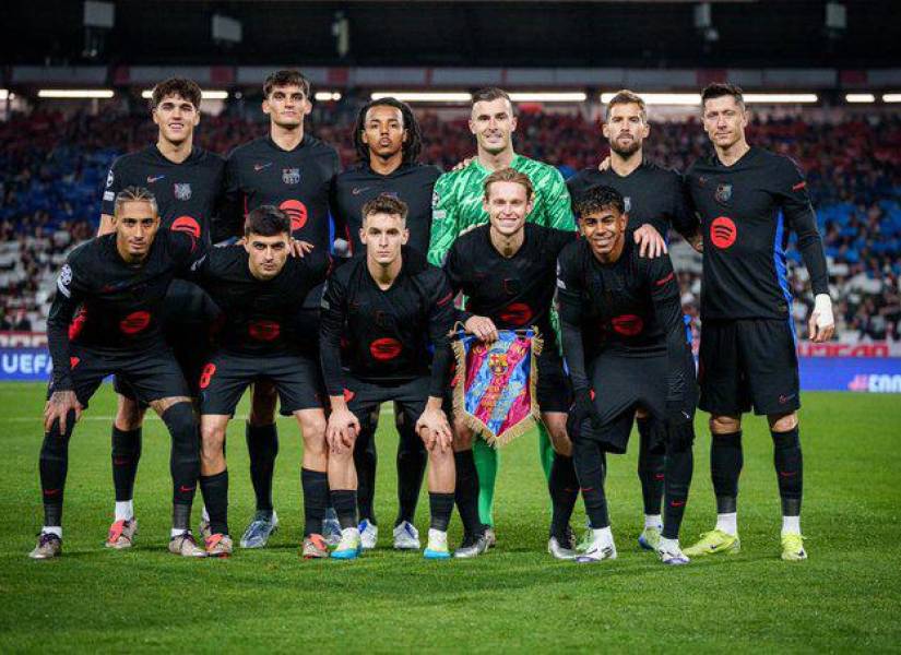 Jugadores del FC Barcelona previo a su partido con el Estrella Roja