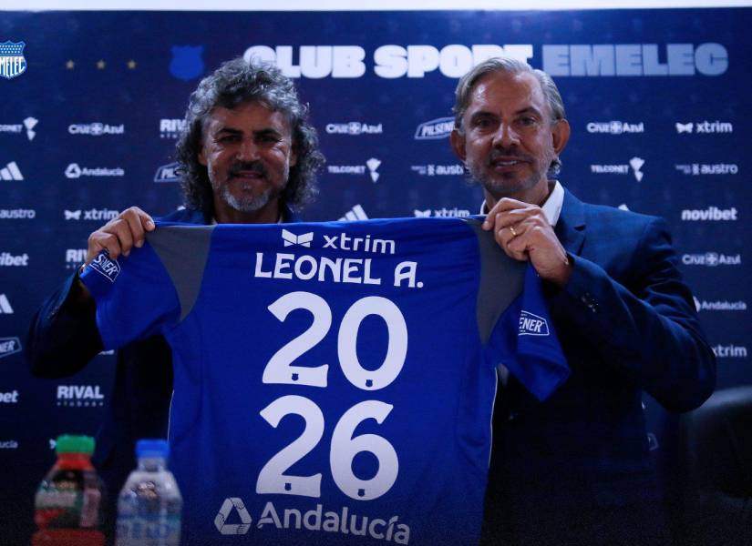 Leonel Álvarez firmó como nuevo entrenador de Emelec hasta el 2026.