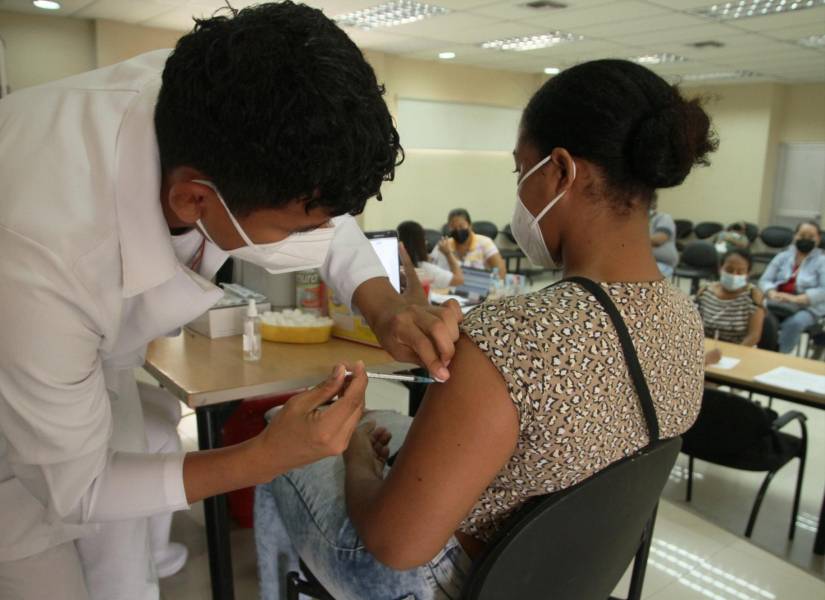 Foto de archivo. Vacunación en Guayaquil, 2022.