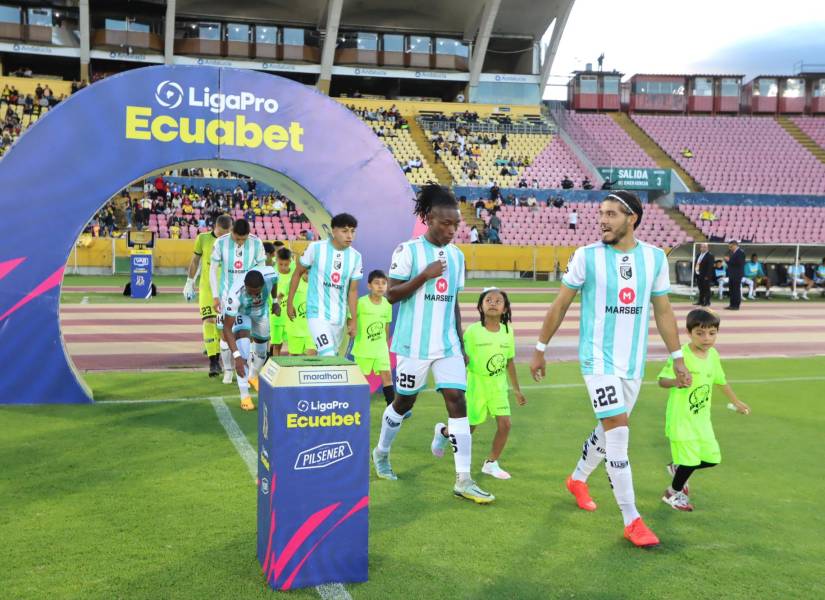 Los jugadores de Cumbayá FC piden el pago de tres meses de sueldo.