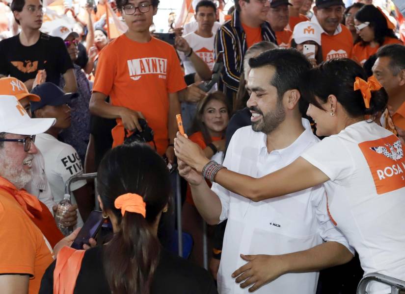El candidato opositor a la Presidencia de México del Movimiento Ciudadano (MC), Jorge Álvarez Máynez, participa en su cierre de campaña este miércoles, en el municipio de San Martín Texmelucan, Puebla (México).