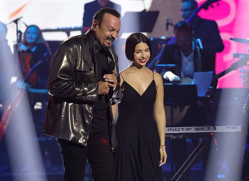 Fotografía del cantante Pepe Aguilar y su hija Ángela Aguilar