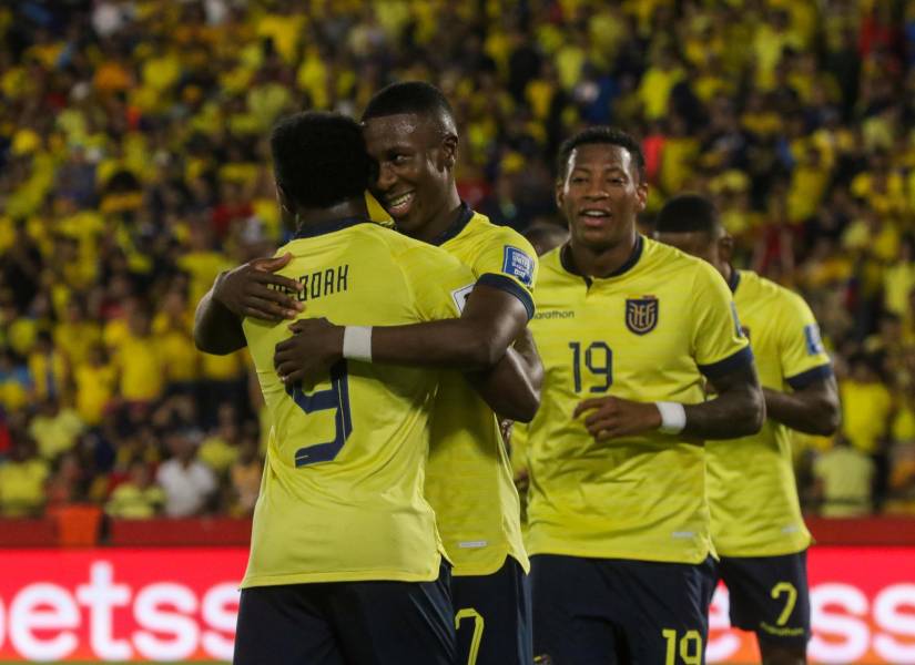 Alan Minda (c) de Ecuador celebra un gol ante Bolivia durante un partido de las Eliminatorias Sudamericanas al Mundial de Fútbol 2026