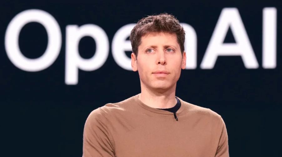 Sam Altman, director de OpenAI, niega acusaciones de abuso sexual presentadas por su hermana