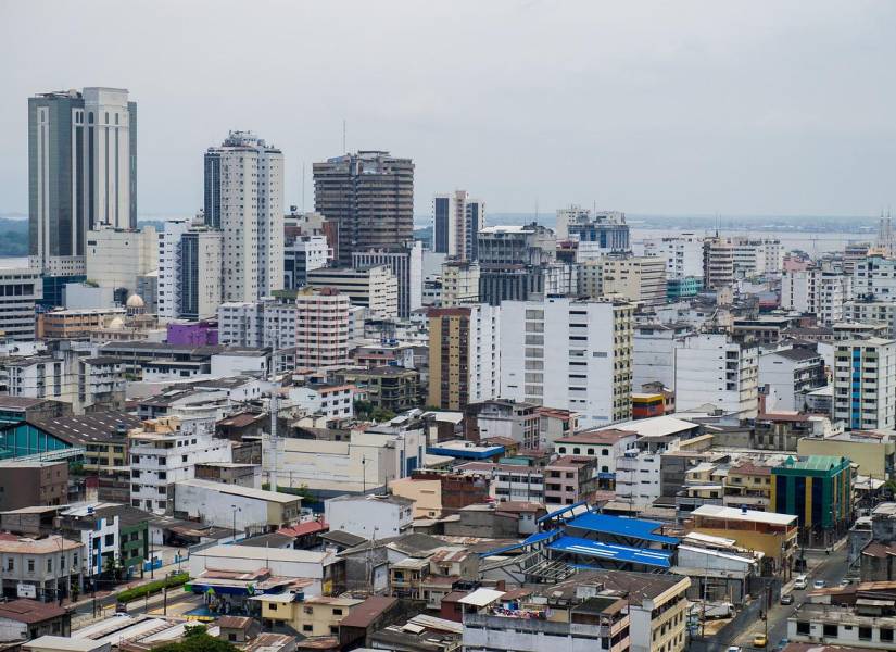 Guayaquil, la ciudad más grande y el principal puerto de Ecuador, es un crisol de culturas y tradiciones.