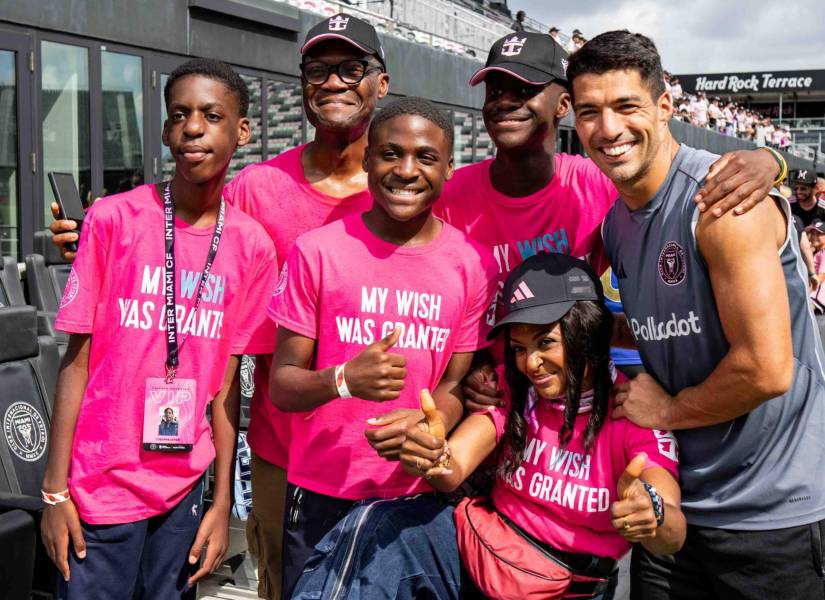 Luis Suárez en el evento con los niños de Make a Wish.