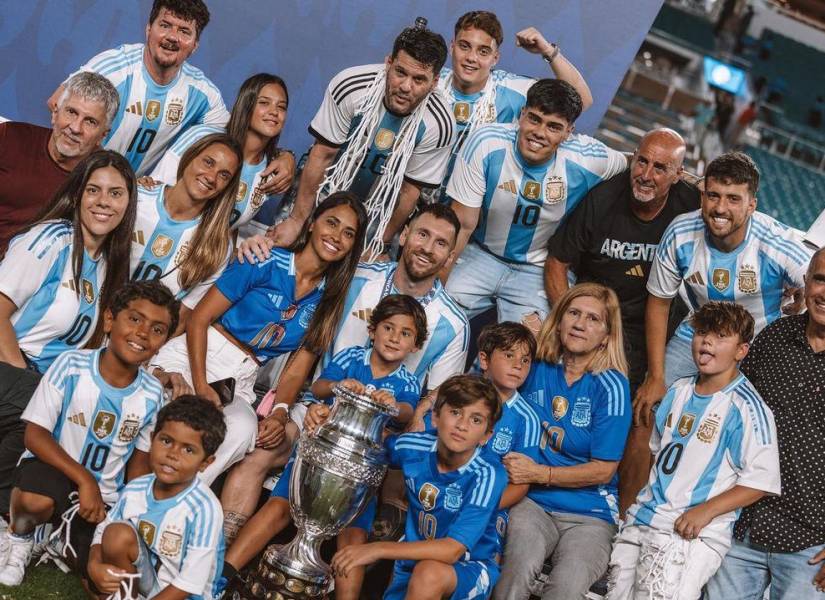 Imagen compartida de Messi junto a su familia