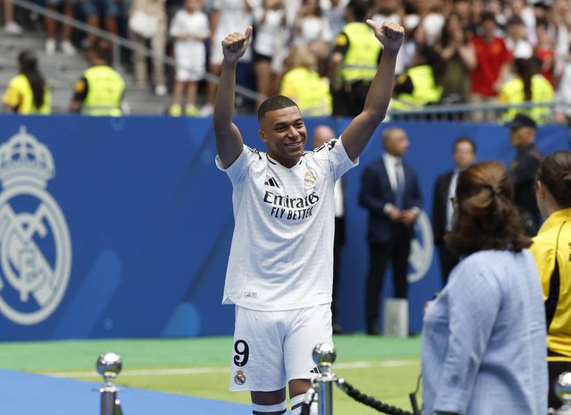Presentación del francés Kylian Mbappé como nuevo jugador del Real Madrid. EFE/Chema Moya